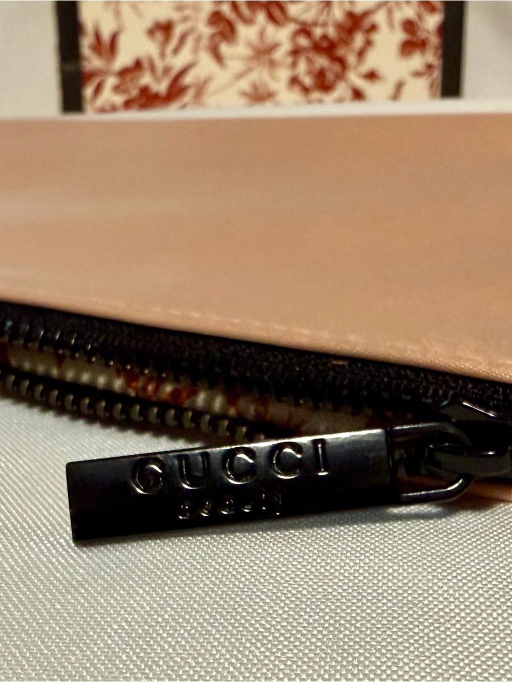Gucci Bloom pink satin zippered pouch / cosmetic bag. New in box - Picture 3 of 10